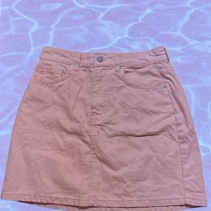 Pink skirt 💕 - Pink skirt 💕 Köpt 1år sedan använd bara 1gång, inga skador! Tryck gärna på köp nu!!❤️