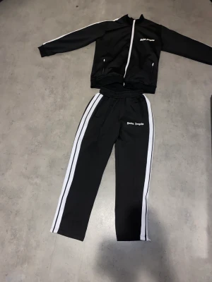 Palm angels set - En Palm angels set, storlek s med passar folk som har storlek M. (Authenthick)