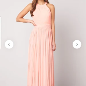 Balklänning - Har använt den 1 gång Nypris är 1099kr