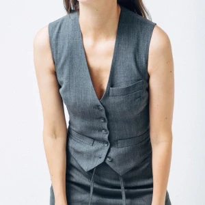 Suiting vest / väst - Väldigt fin väst som kan bäras öppen med skjorta eller som topp. Storlek xsmall. Säljs även på IG @museushop