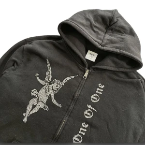 One of one 😇 - Säljer nu min snygga One of One hoodie därav att den inte kommer till nån användning Superskick 9/10