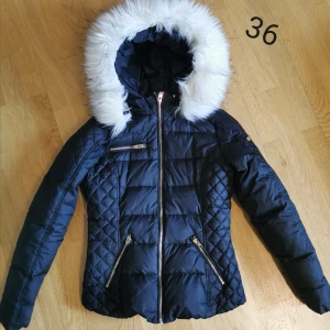 Rock and blue  - Nypris 3995:- 