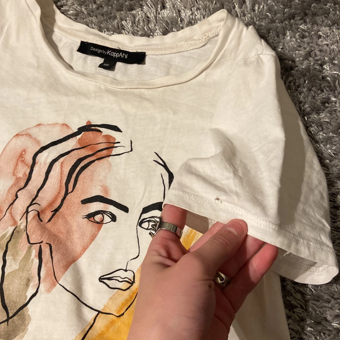 Vanlig t-shirt med ett ansikte på  - 91