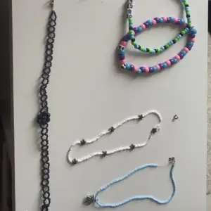 hemmagjorda armband och 2 halsband. 10-15kr per smycke