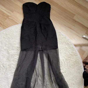 Fest klänningar  - 1 st 100 2 st 175 