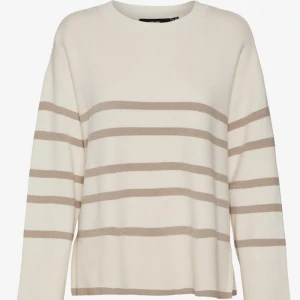 Randig tröja  - Randig tröja från villa. Använd en gång, säljer då den inte kommer till användning. Ordinarie pris 500