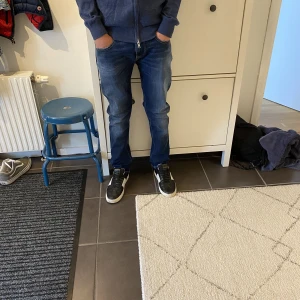 Replay jeans - Säljer ett par helt nya Replay jeans Rocco| regular fit| |jeansen har alla taggar kvar|, 10/10 skick, nypris 1500|Hör av dig vid frågor eller funderingar⭐️ (Pris kan diskuteras)😉