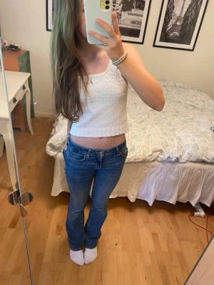 Mysigt nattlinne🤍 - Säljer denna mysiga och fluffiga nattlinne från Lindex, den är i ett set med ett par pyjamasbyxor fast jag säljer inte dom. Säljer pga Ingen användning, har bara använt den kanske 5gånger😊köpte set för 250kr👌🏼
