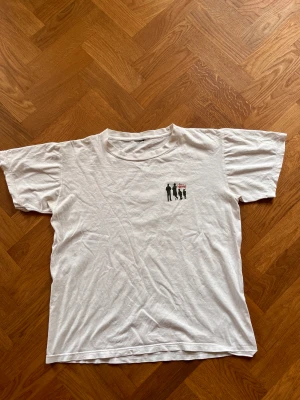 Stüssy t-shirt - Cool Stüssy t-shirt. Neck lablen är tyvärr bortklippt… men annars bra skick