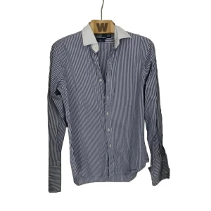 Ralph Lauren Skjorta Randig - Snygg och somrig Ralph Lauren skjorta med vita och mörkblåa ränder. Inga tydliga defekter förekommer. Storleken är som en normal L med relativt långa ärmar. Snabb deal = bättre pris 