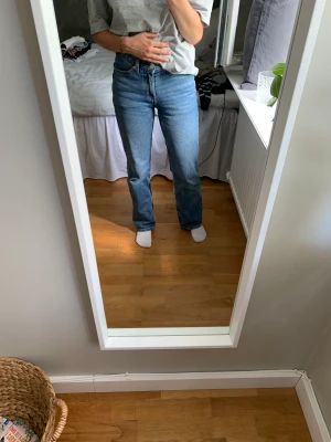 Jeans - Snygga jeans från weekday i modellen TWIG