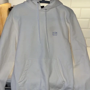 Hov1 hoodie  - Säljer en hov1 hoodie då den tyvärr inte kommer till användning, använt bara en gång💕