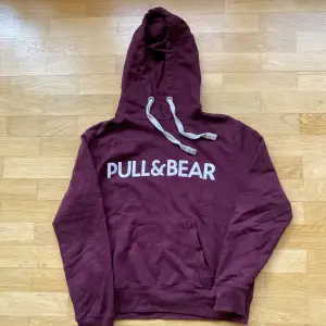 Väldigt fin pull and bear hoodie. Köpt i Kanada 2017, bra skick. 