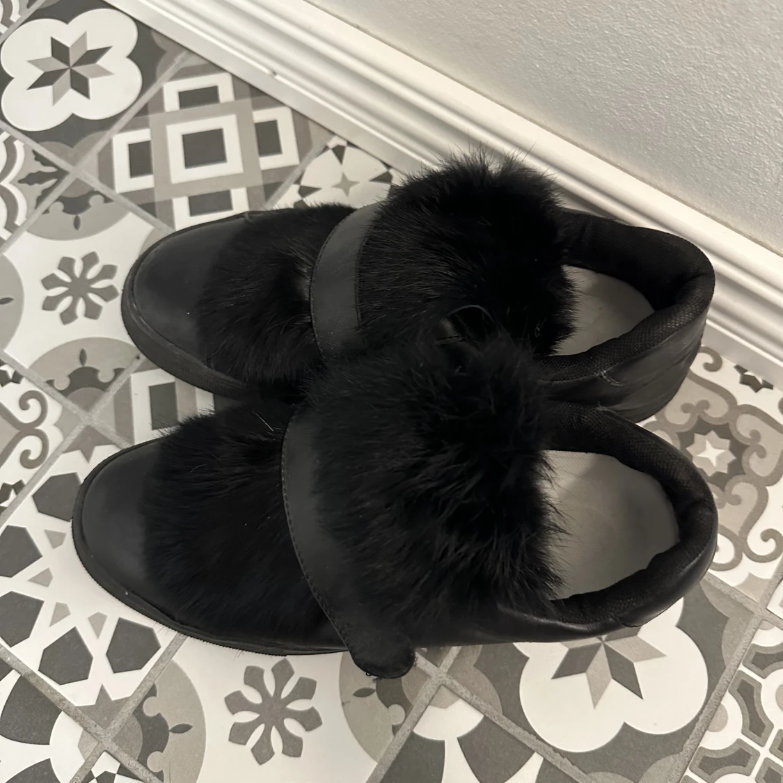 Skor med äkta päls  - 90