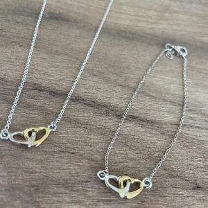 Guldfynd smycke - Säljer tillsammans för 300kr Set med armband och matchande halsband.