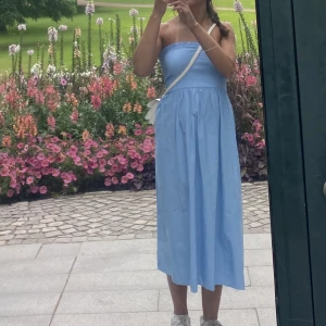 Bikbok klänning  - Somrig klänning från bikbok, använd enstaka gånger!