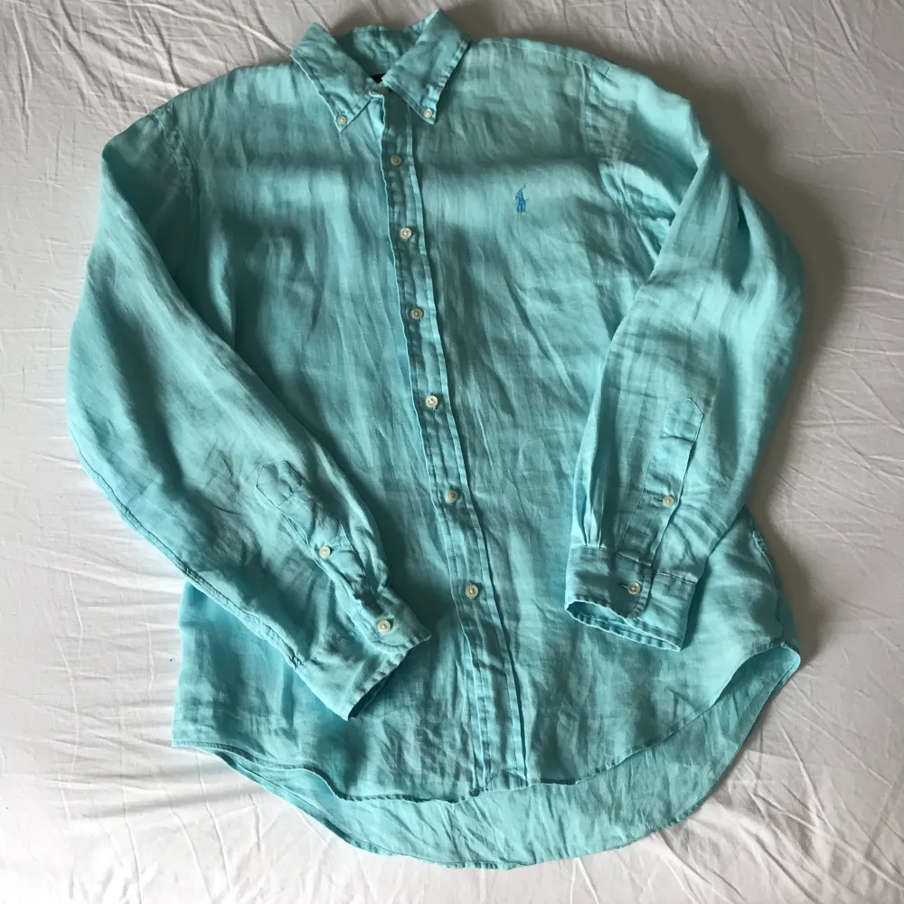 Linneskjorta från Ralph lauren Använd ungefär 1 gång Nypris ca 1600kr Säljer pga att den inte kommer till användning  Köpt på johnells (har ej kvitto) Pris kan diskuteras . Skjortor.