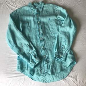 Linneskjorta från Ralph lauren Använd ungefär 1 gång Nypris ca 1600kr Säljer pga att den inte kommer till användning  Köpt på johnells (har ej kvitto) Pris kan diskuteras 