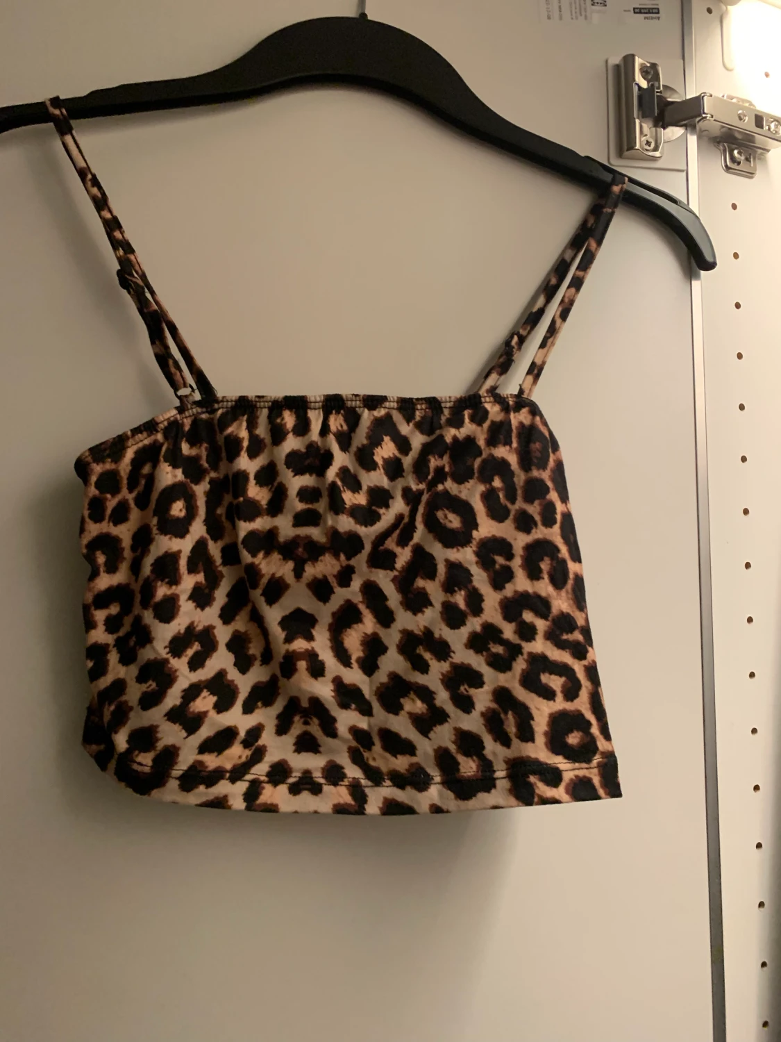 Kort leopardtopp från Shein