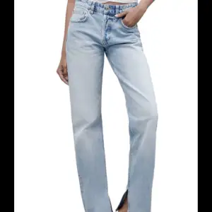 Hej! Säljer nu mina midwaist jeans från zara då de är för små tyvärr. Storlek: 34 Nypris: 550kr mitt pris: 350kr De säljs inte längre på hemsidan.. Om ni har några frågor kan ni skriva till mig privat!💗