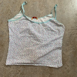Super fin Topp💞 - En super fin och blommig topp som passar perfekt inför sommaren🌹 