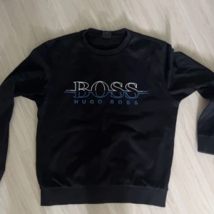 Hugo boss - Säljer min väns hugo boss sweat shirt Storlek S den är äkta gammal modell dom finns inte kvar priset kan diskuteras adda " lafork29 " på snap om intresserade 