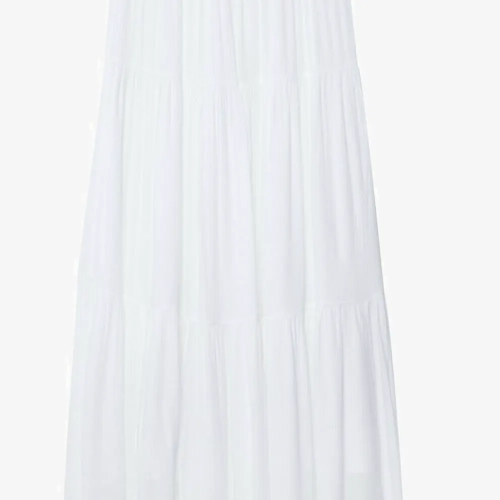 Den polära vita vackra långkjolen från stradivarius som är helt slutsåld storlek m. Endast använd en gång någon timme. Säljer den endast vid bra pris. Kan också tänka mig att byta den med någon som har samma kjol i storlek s. Kjolar.