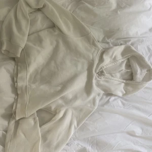 Vit cropped hoodie - Vit croppad hoodie storlek xs från nelly