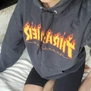 Thraser hoodie i washed svart färg, storlek S