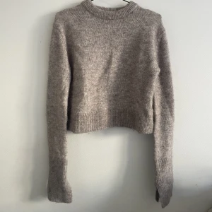 Tröja - Stickad tröja från hm med långa ärmar 