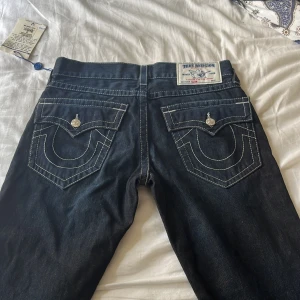 Helt nya true religion jeans - Köpta i Florida  Aldrig använt dem är lite för stora för mig  St 31  Slim fit 