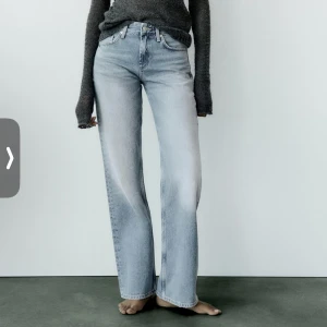 zara jeans - säljer dom populära jeansen från zara, breda och raka vid benen. Lågmidjade. Klippta så passar 165-168 ish. annars nyskick