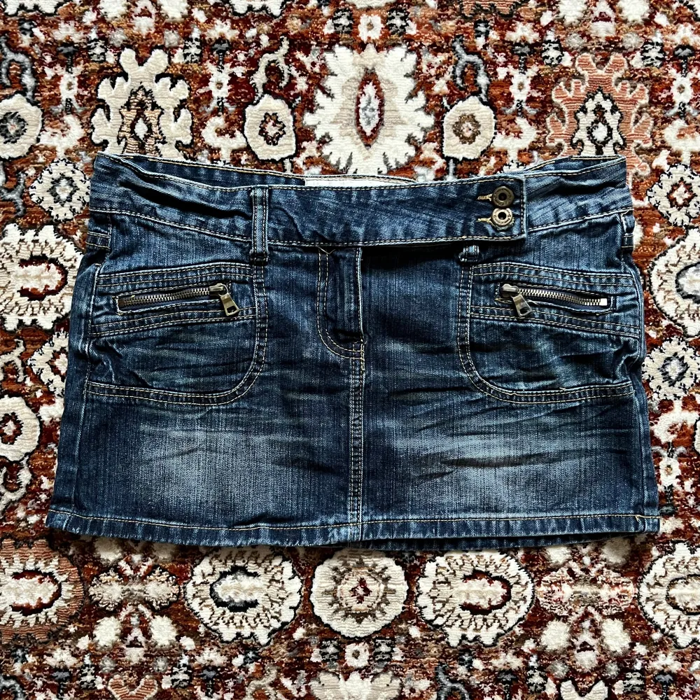 Säljes via instagram - @vintagelab.se. Jeans & Byxor.
