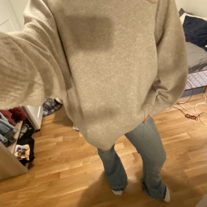 Stickad tröja - Säljer denna as mysiga stickade tröjan perfelt till hösten