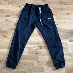 Mjukisbyxor - Storlek S/36 Använda ett par gånger Skönt material