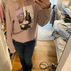 Superfin Hoodie från monki som tyvärr inte kommer till användning längre. Pris kan absolut diskuteras❤️