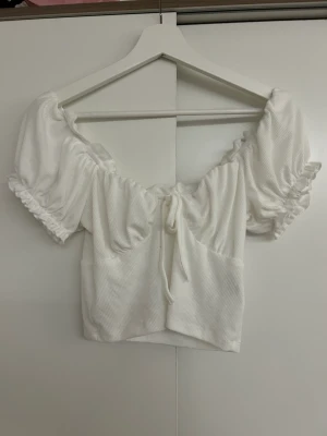 Off-shoulder tröja - Ny utan prislapp.