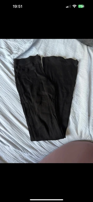 Ribbade byxor - Sköna byxor från H&M, knappt använda 