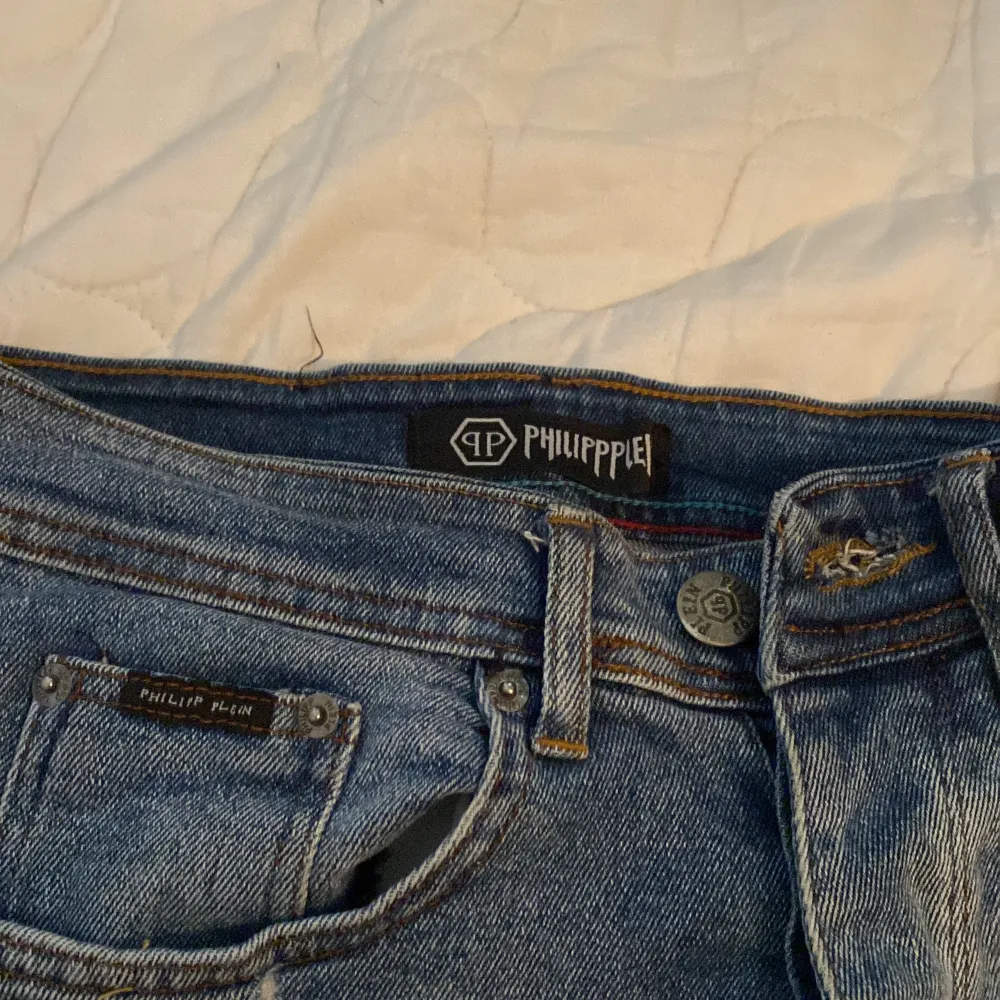 Oanvända köptes för 6 månader sen.Bra kvalite.. Jeans & Byxor.