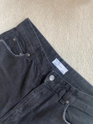 Jeans  - Jättesnygga raka jeans från bershka! Nyskick, sälj för de inte kommer till användning! 💗
