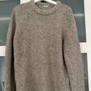 Cos - Stickad - Stickad tröja från Cos i storlek M.  Inga fläckar eller skador.