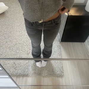Lågmidjade jeans  - Lågmidjade jeans i stl 34, nyskick!💕