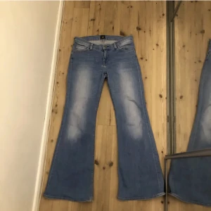 Bootcut jeans - Bootcut jeans från Lee i bra skick! Storlek 29.