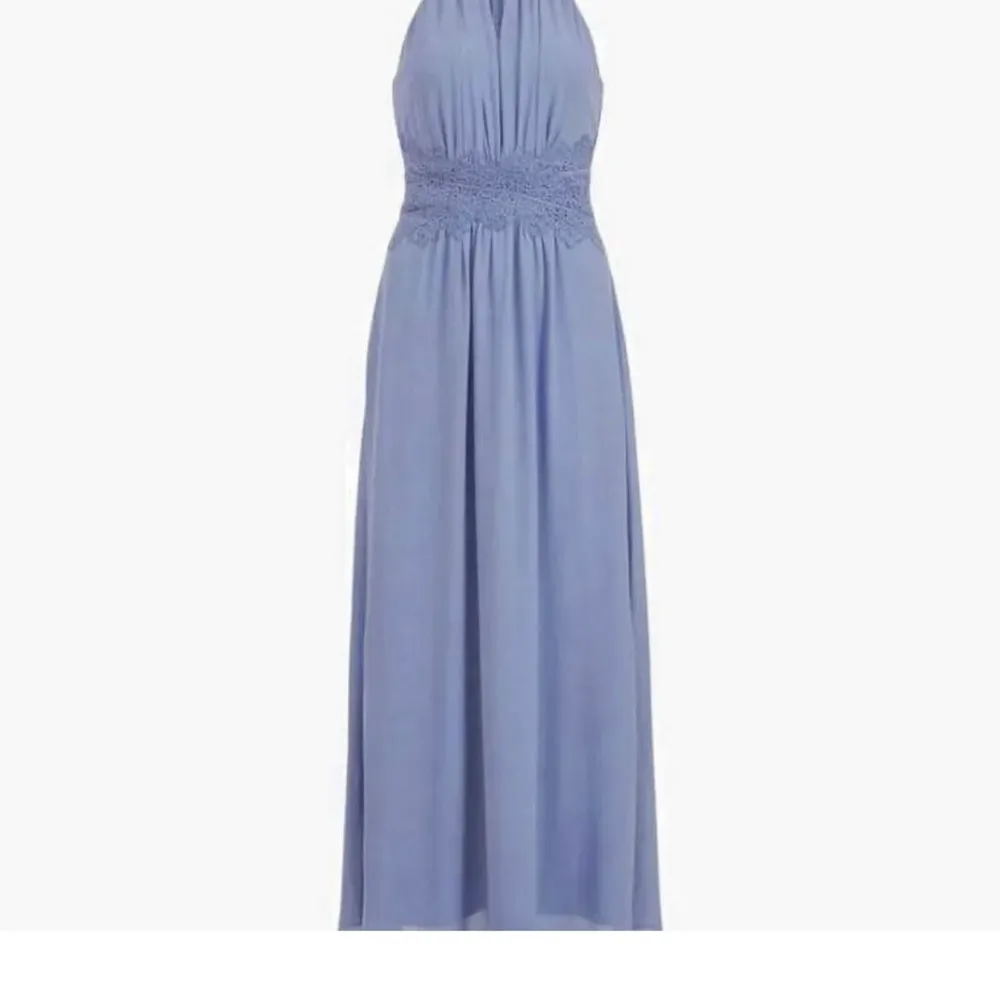 Säljer denna fina balklänning dä den inte används, använd en gång, säljer för 450kr pris kan diskuteras, köparen står för frakten ☺️. Klänningar.