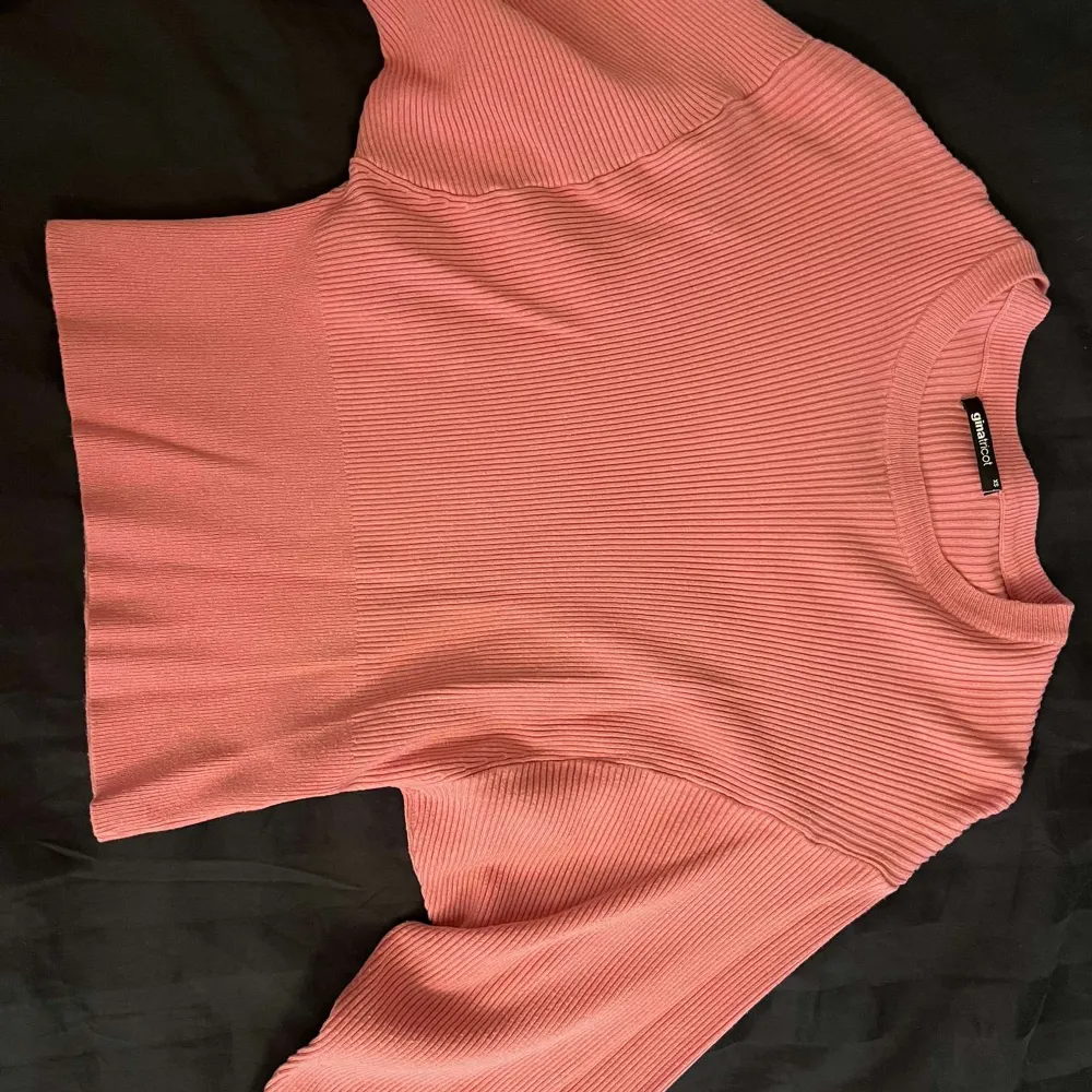 (Färgen är som första bilden) jättefin rosa tröja från gina💘. Tröjor & Koftor.