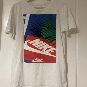 Nike tshirt  - Sparsamt använd. Mycket fint skick. 