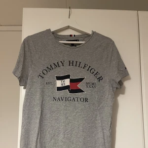 Tshirt Tommy hilfiger  - Superfint skick, sparsamt använd. 