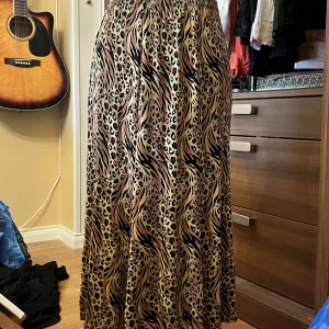 leopard kjol - fett häftig kjol som kan användas både hög och lågmidjad