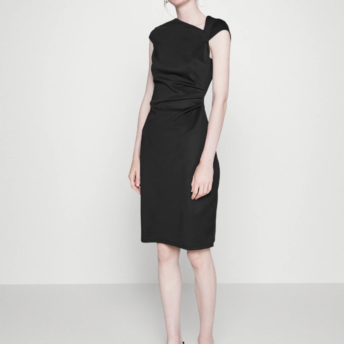 Snygg klänning  - 91