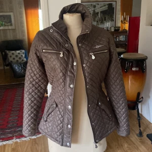 Covalliero ridjacka beige st S  - Jätte fin ridjacka i bra skick  Rök fri passar 36 